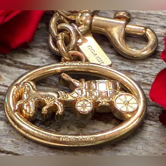 Coach Gold Tone Horse & Carriage Key Fob, Keychain Bag Charm! Fancy up your bag! - Picture 4 of 7